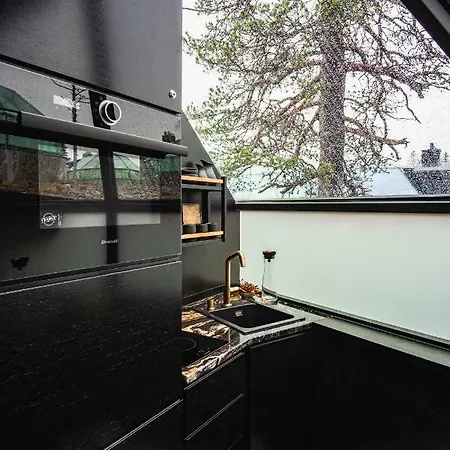 Golden Crown - Levin Iglut