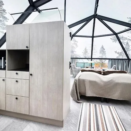 Golden Crown - Levin Iglut