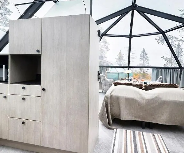 Golden Crown - Levin Iglut